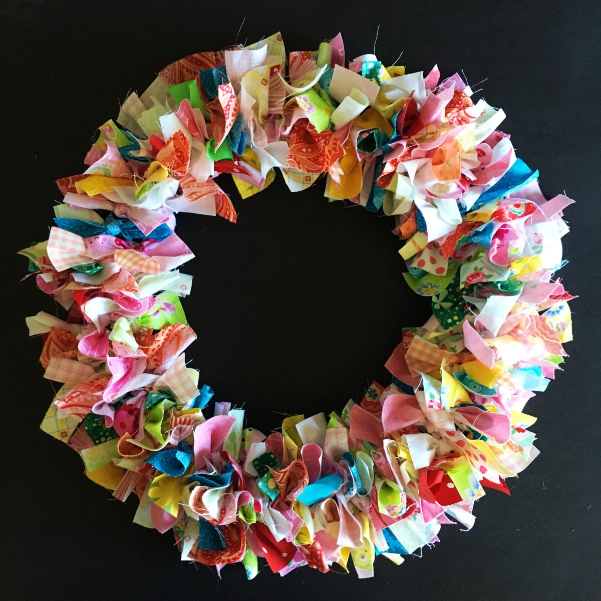 how-to-make-a-rag-wreath-simple-simon-and-company